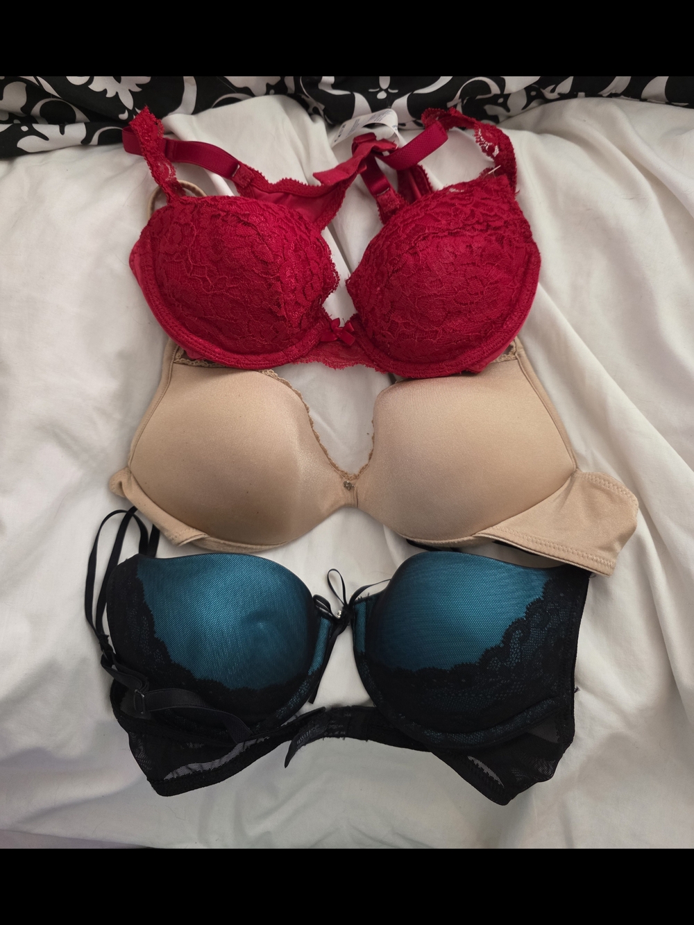 NWOT- vassarette Red Lace, Nude, and Teal/Black Lace Bra Trio